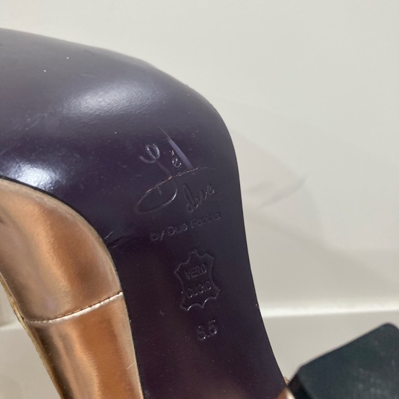 Le Due Sorelle Boutique Metallic Gold Heels - Picture 3 of 6